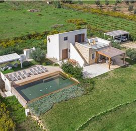 4 bedroom villa with infinity pool, Alcamo, sleeps 6-8